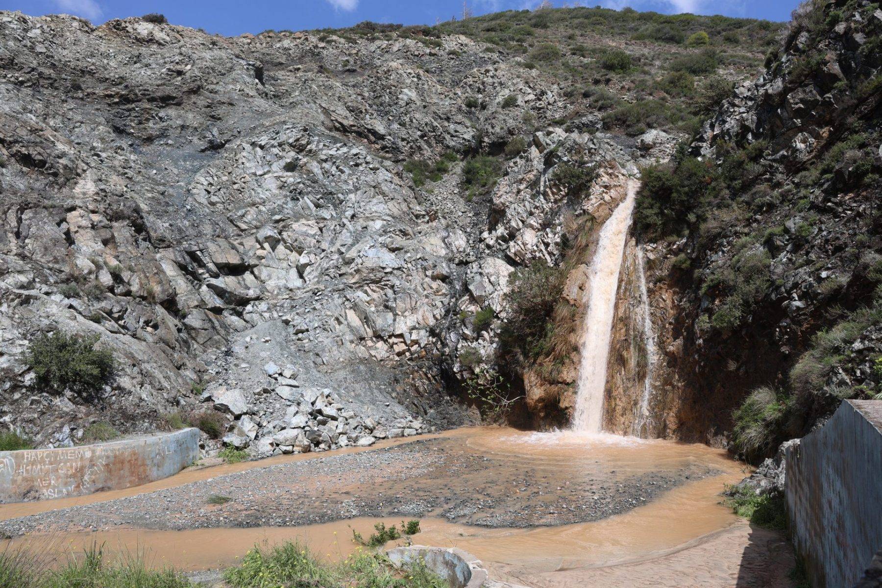Geçtiğimiz yıl yok olmuştu! Hatay'ın Şarlak Şelalesi tekrardan akmaya başladı