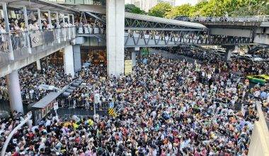 Evleri, sokakları, birbirlerini yıkadılar! Tayland'ın en büyük festivali coşkuyla başladı