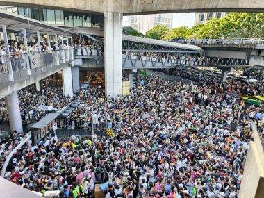 Evleri, sokakları, birbirlerini yıkadılar! Tayland'ın en büyük festivali coşkuyla başladı