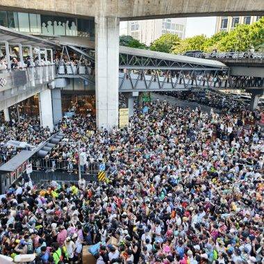 Evleri, sokakları, birbirlerini yıkadılar! Tayland'ın en büyük festivali coşkuyla başladı