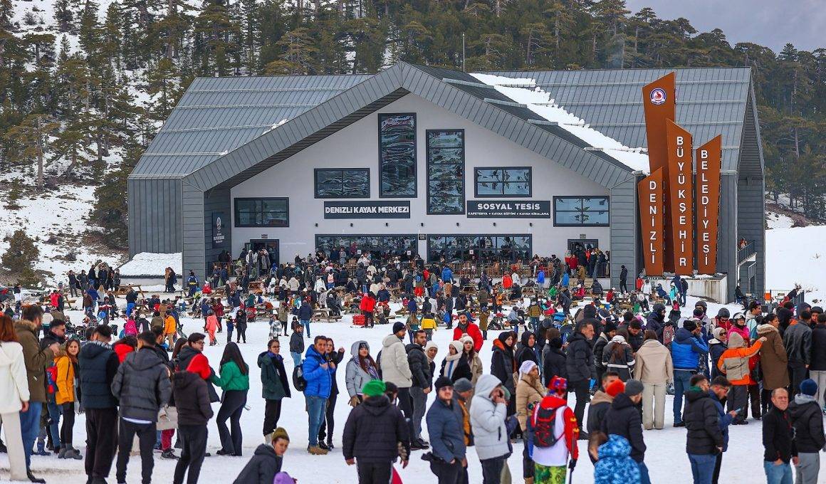 Denizli Kayak Merkezi sezonu noktaladı: Bu yıl da yüzbinlerin tercihi oldu