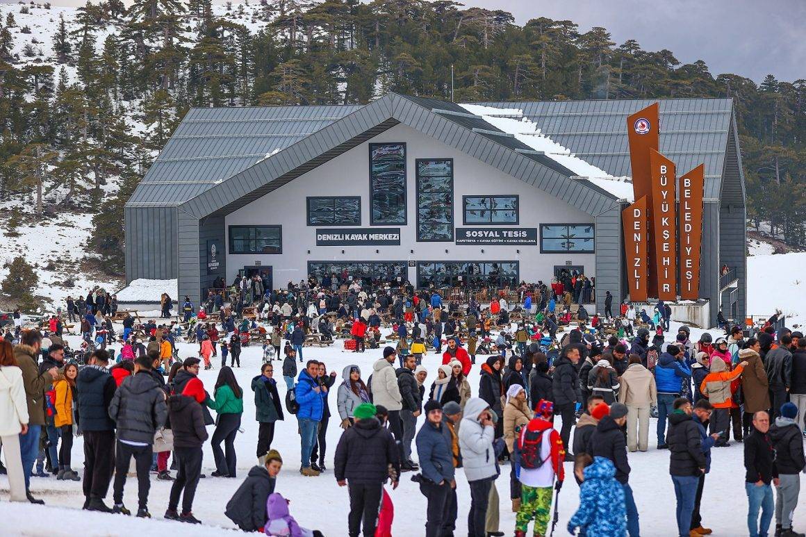 Denizli Kayak Merkezi sezonu noktaladı: Bu yıl da yüzbinlerin tercihi oldu
