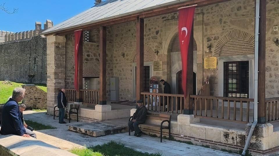 İbadetin 700 yıldır devam ettiği yer! Fethin manevi sembolü: Mamure Kalesi Camii