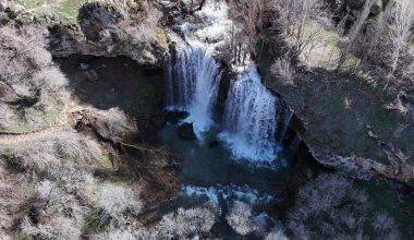 Sivas'ın doğa harikalarından Değirmenaltı Şelalesi, ilkbaharı coşkuyla karşıladı