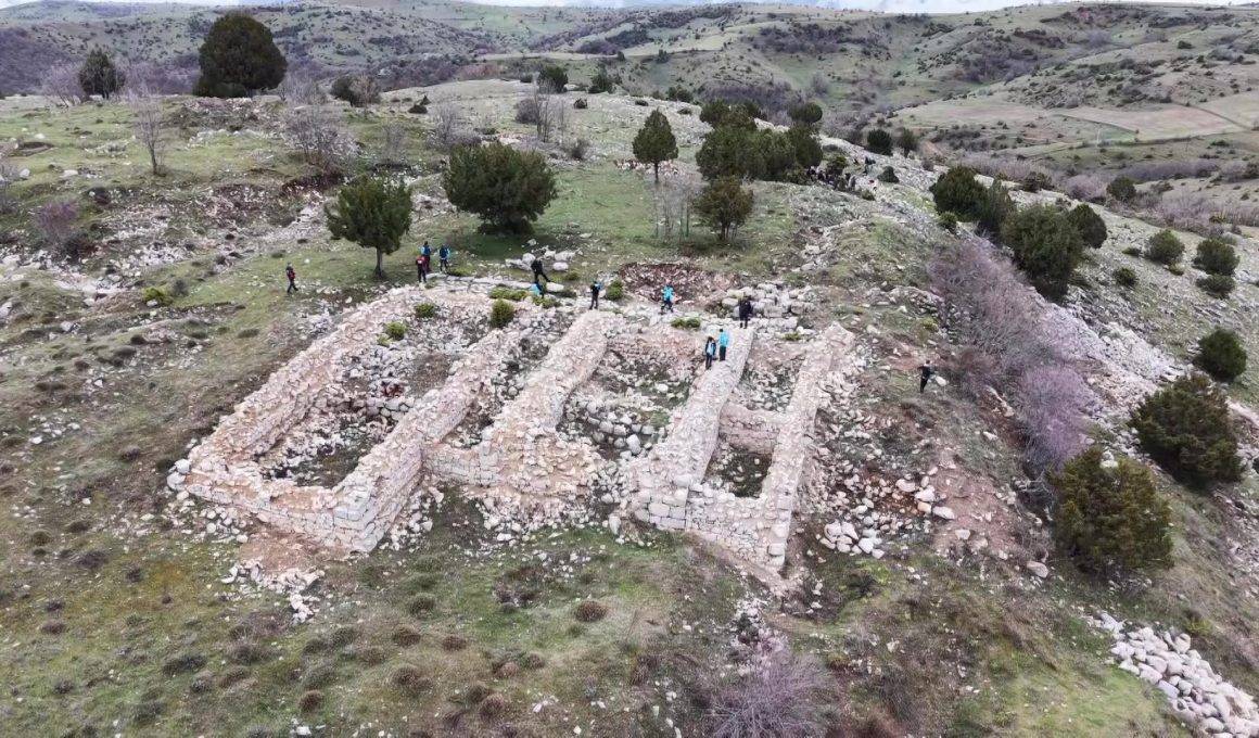 Karadeniz'de tek! Amasya'daki Zeus Tapınağı ayağa kalkacağı günü bekliyor