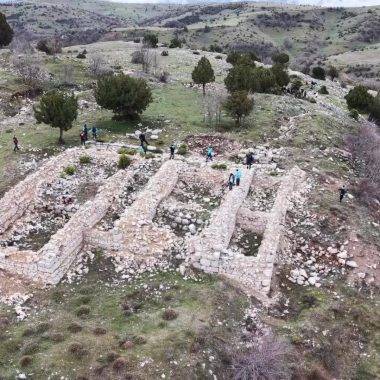 Karadeniz'de tek! Amasya'daki Zeus Tapınağı ayağa kalkacağı günü bekliyor