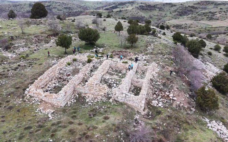 Karadeniz'de tek! Amasya'daki Zeus Tapınağı ayağa kalkacağı günü bekliyor