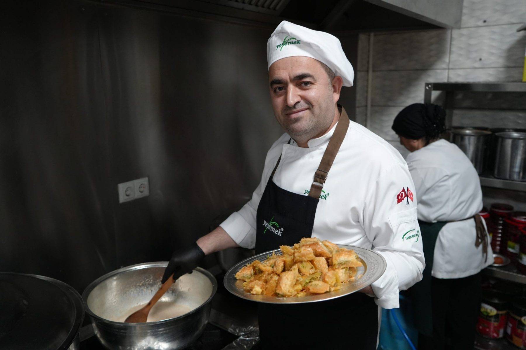 Göreni şaşırtan lezzet: Gaziantep'in yeni geri dönüşüm tatlısı