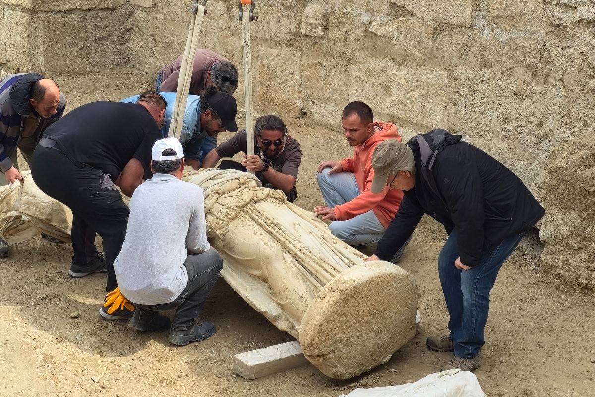 Bakan Ersoy duyurdu: 2 metrelik Athena heykeli ortaya çıkarıldı