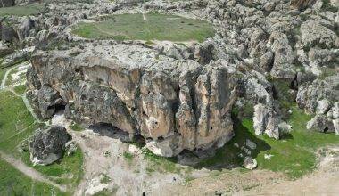 Kayaların içine oyulan medeniyet: Frig Vadisi’nde turizm sezonu açıldı