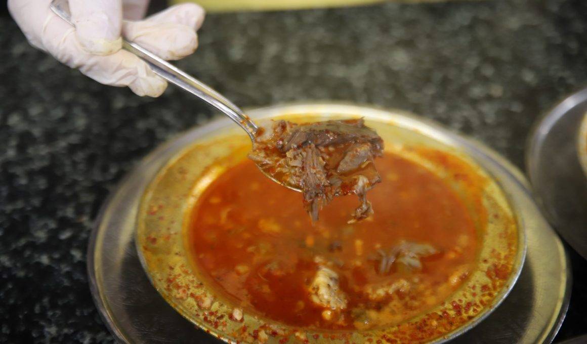 Şifasını duyan kuyruğa girdi: Gaziantep'te kelle paça çorbasına yoğun ilgi