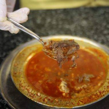 Şifasını duyan kuyruğa girdi: Gaziantep'te kelle paça çorbasına yoğun ilgi