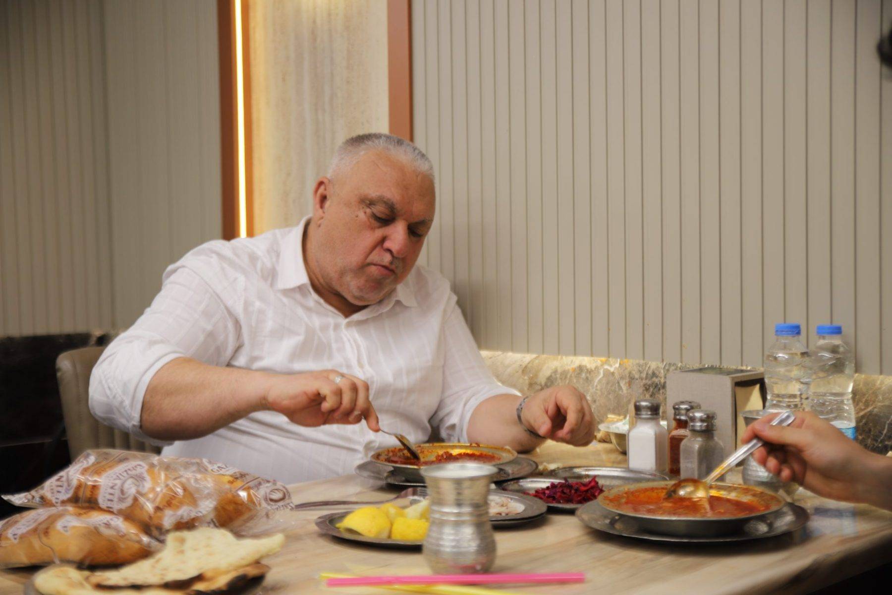 Şifasını duyan kuyruğa girdi: Gaziantep'te kelle paça çorbasına yoğun ilgi