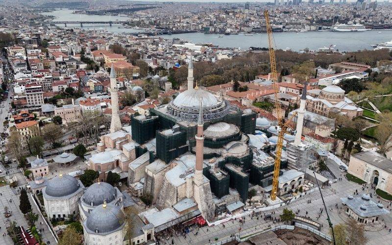 En kapsamlı restorasyonda yeni adım: Ayasofya'nın kubbesi kapatılıyor