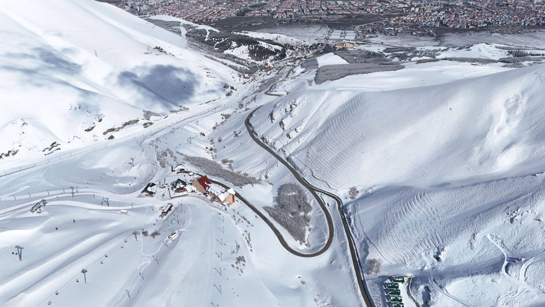 Palandöken'de Nisan sonunda kar masalı: Bahar kayağı devam ediyor