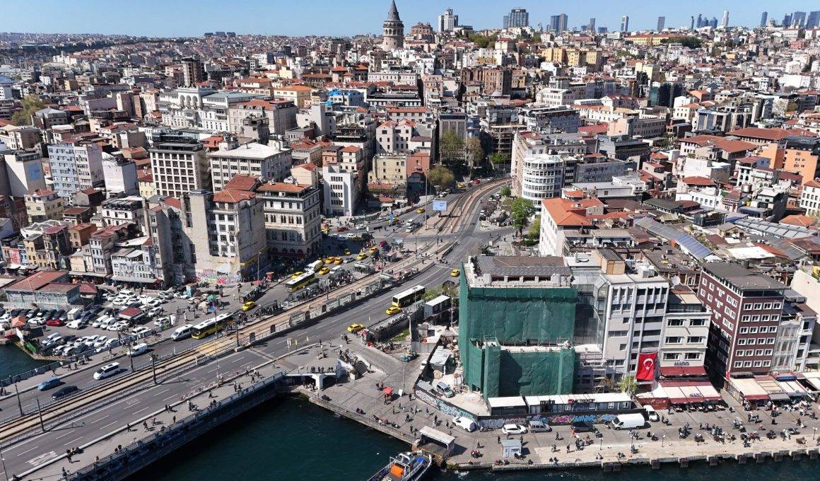 Parçaları boğazın altında olan cami, 68 yıl sonra tekrardan inşa ediliyor
