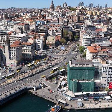 Parçaları boğazın altında olan cami, 68 yıl sonra tekrardan inşa ediliyor