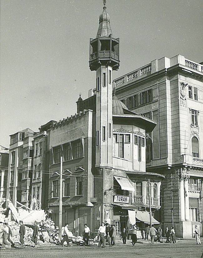 Parçaları boğazın altında olan cami, 68 yıl sonra tekrardan inşa ediliyor