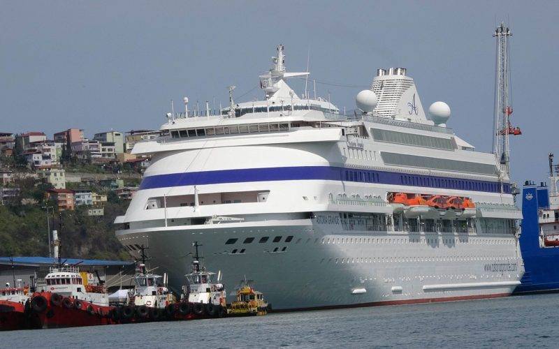 Aylardır beklenen misafirler geldi: Dev kruvaziyer Samsun'a demirledi