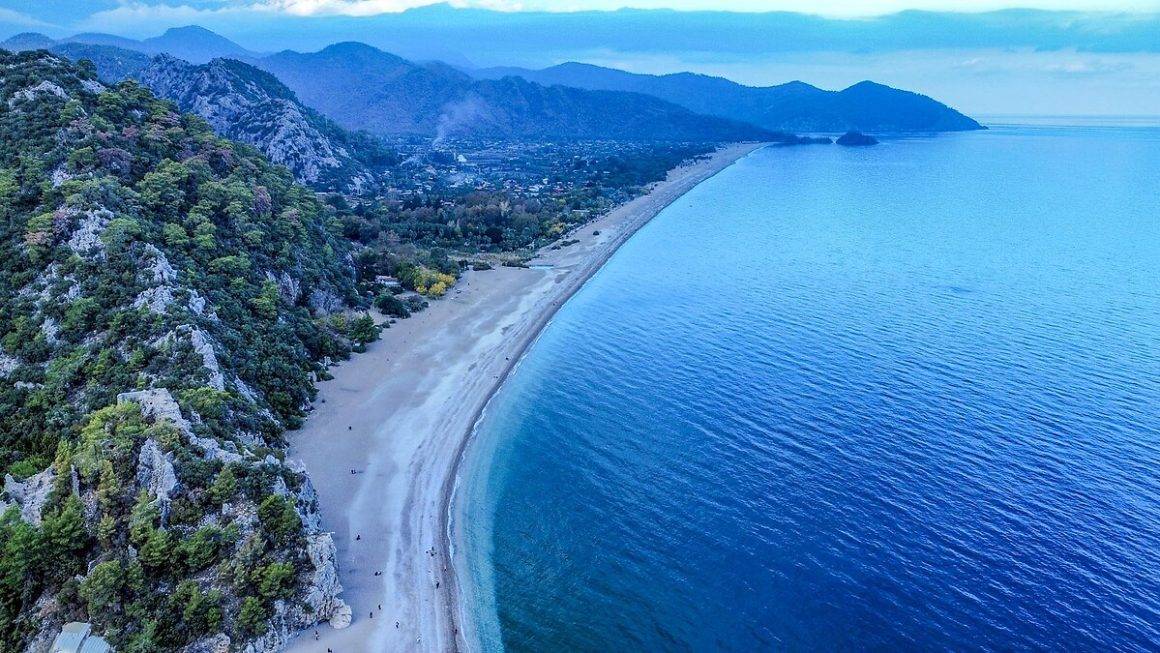 Çifte bayram bereketi: Yerli ve yabancı turist soluğu Antalya'da alacak