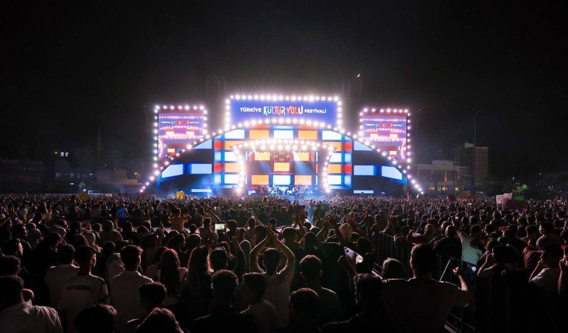 Bakan Ersoy'dan müjde! Türkiye Kültür Yolu Festivali 2026 takvimi belli oldu