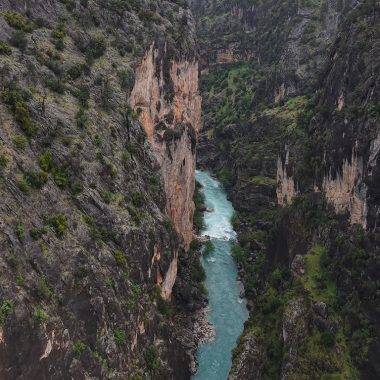 Turkuaz suları ve manzarası herkesin dilinde: Gezende Kanyonu