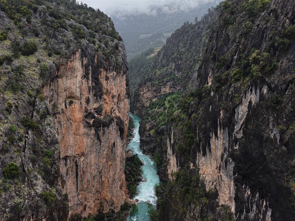 Turkuaz suları ve manzarası herkesin dilinde: Gezende Kanyonu 
