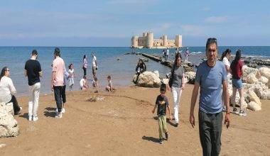 Mersin'e yaz erken geldi: Kızkalesi plajları doldu taştı