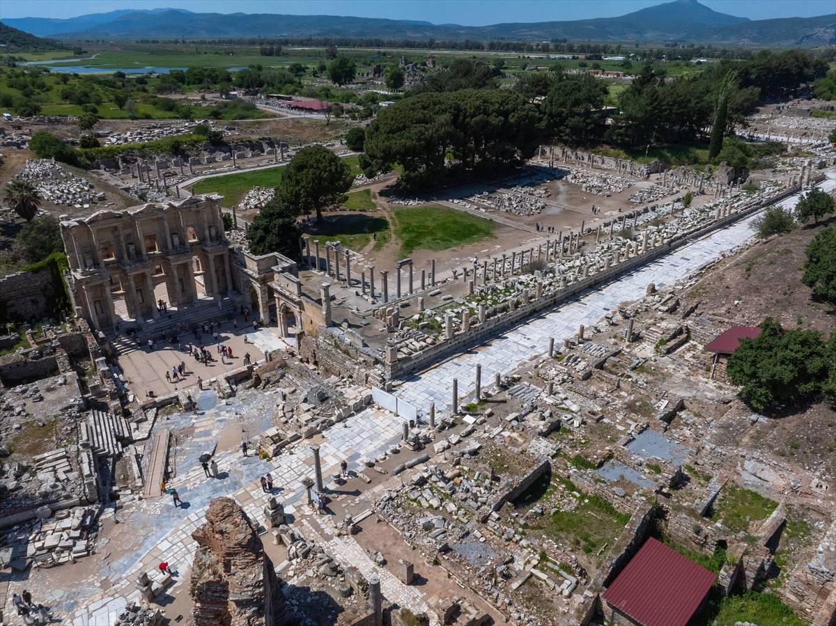 2 bin yıllık eserler, taş hastanesinde ayağa kaldırılıyor