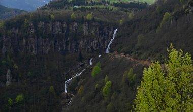 Adeta film platosu gibi! Trabzon'daki Uçarsu Şelalesi mest ediyor