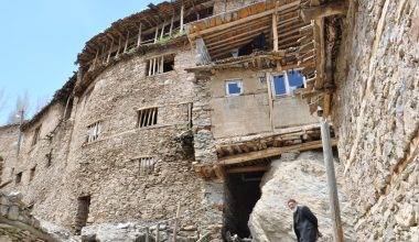 Bitlis'in tarihine tanıklık eden taş evler, her mevsim farklı manzara sunuyor