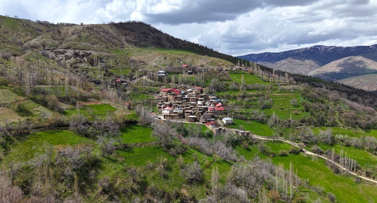 Bitlis'in tarihine tanıklık eden taş evler, her mevsim farklı manzara sunuyor