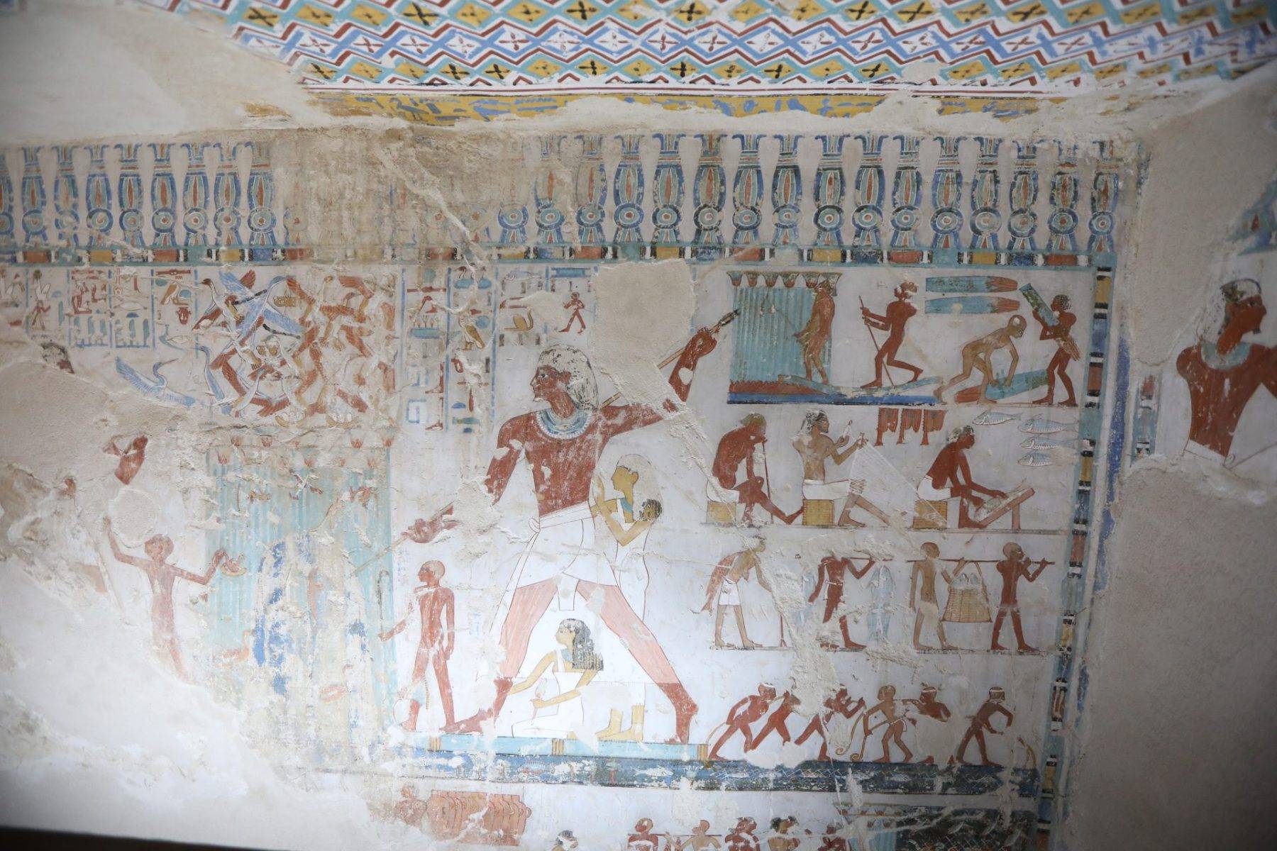 Mısır'da 2015'te keşfedilen tarihi mezarlar antik döneme ışık tutuyor