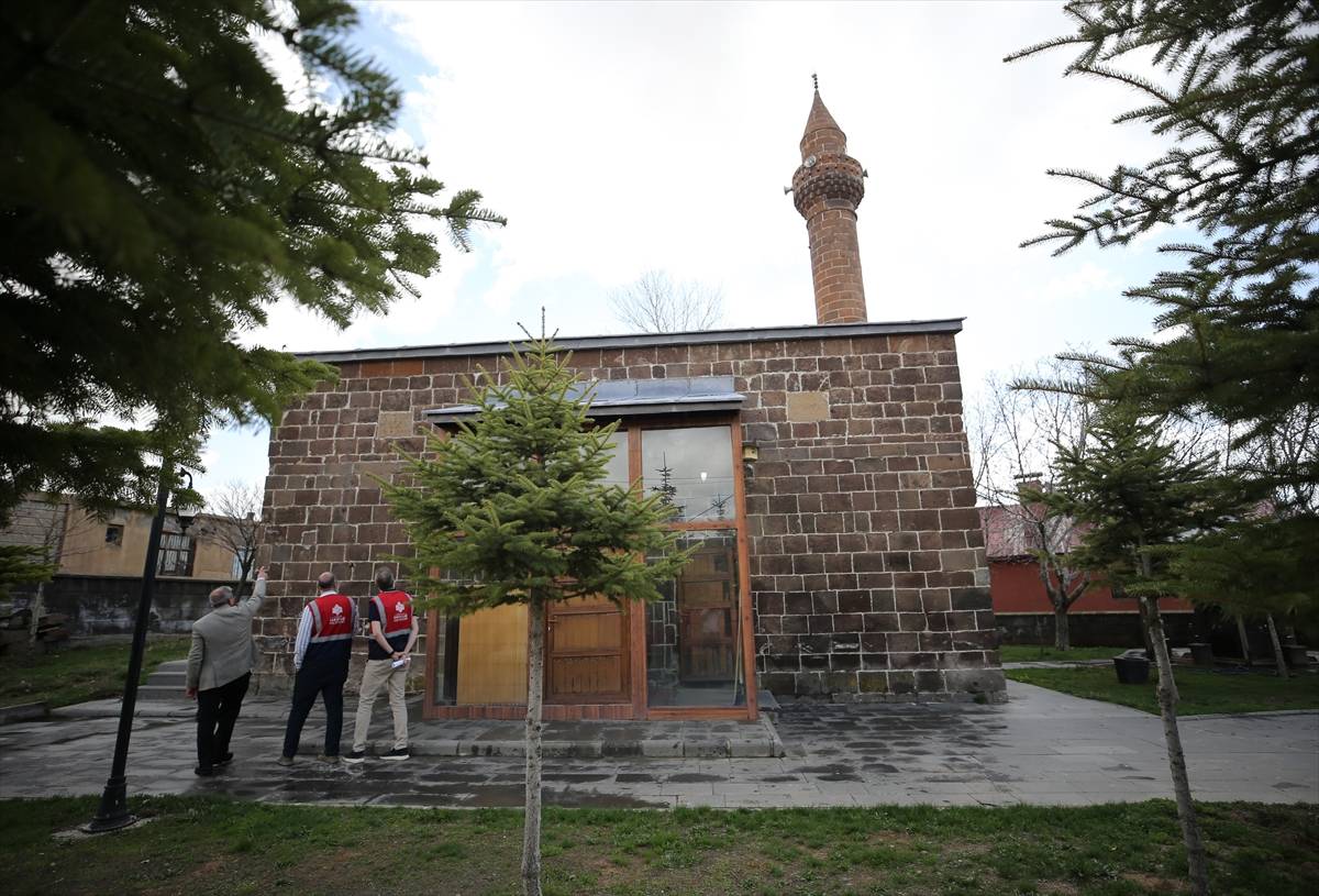 Türkiye'de 9 tane var! İsmini duyanın şaşırdığı cami kendine hayran bırakıyor