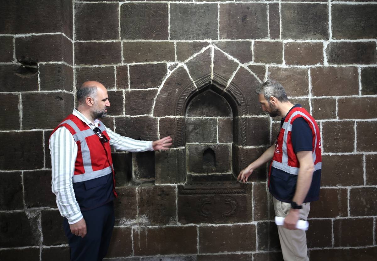 Türkiye'de 9 tane var! İsmini duyanın şaşırdığı cami kendine hayran bırakıyor