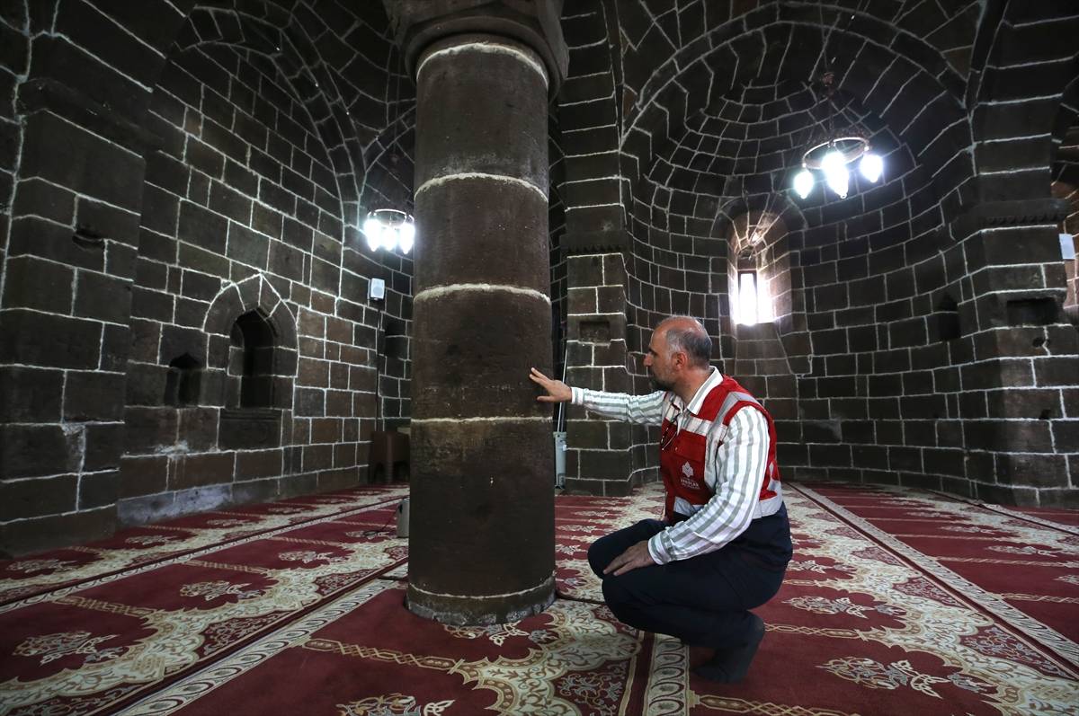 Türkiye'de 9 tane var! İsmini duyanın şaşırdığı cami kendine hayran bırakıyor