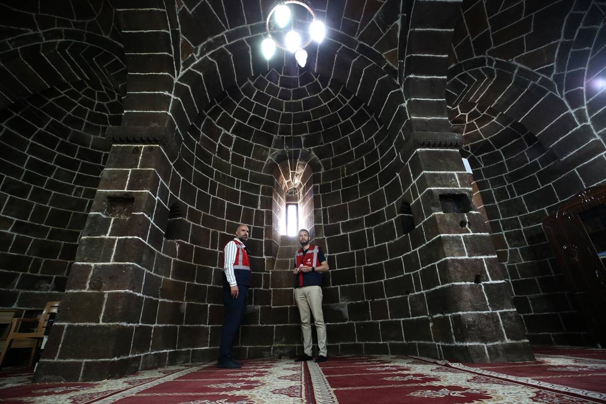 Türkiye'de 9 tane var! İsmini duyanın şaşırdığı cami kendine hayran bırakıyor