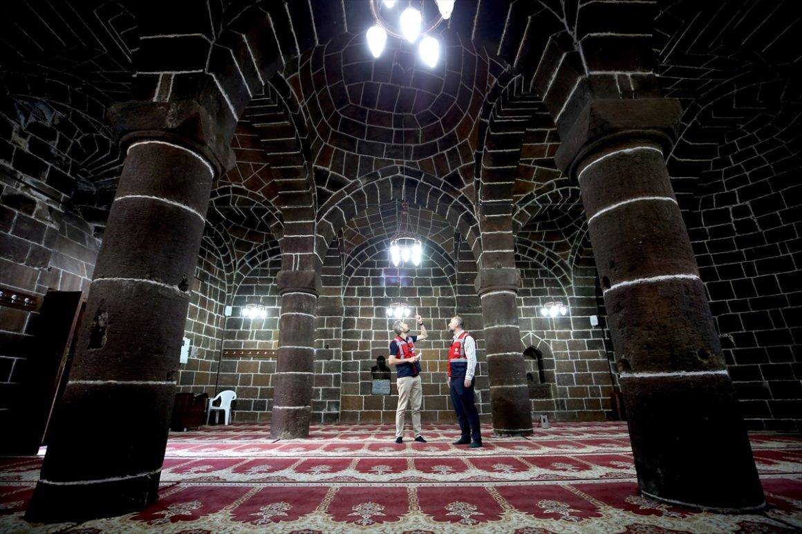 Türkiye'de 9 tane var! İsmini duyanın şaşırdığı cami kendine hayran bırakıyor