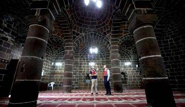 Türkiye'de 9 tane var! İsmini duyanın şaşırdığı cami kendine hayran bırakıyor
