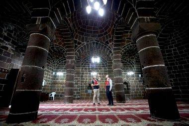 Türkiye'de 9 tane var! İsmini duyanın şaşırdığı cami kendine hayran bırakıyor