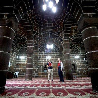 Türkiye'de 9 tane var! İsmini duyanın şaşırdığı cami kendine hayran bırakıyor