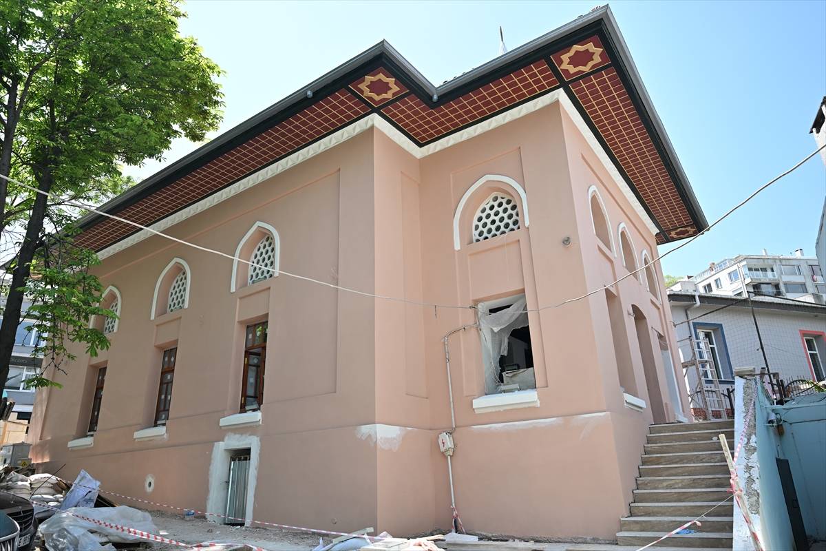 Üsküdar'daki 4 asırlık Kandilli Camii, isim rivayetleriyle dikkat çekiyor