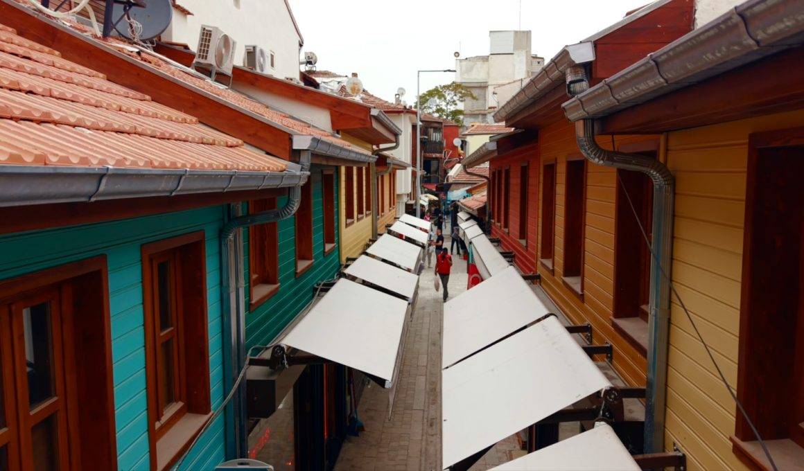 Genişliği sadece 2 metre! Edirne'nin en dar çarşısı restore edildi