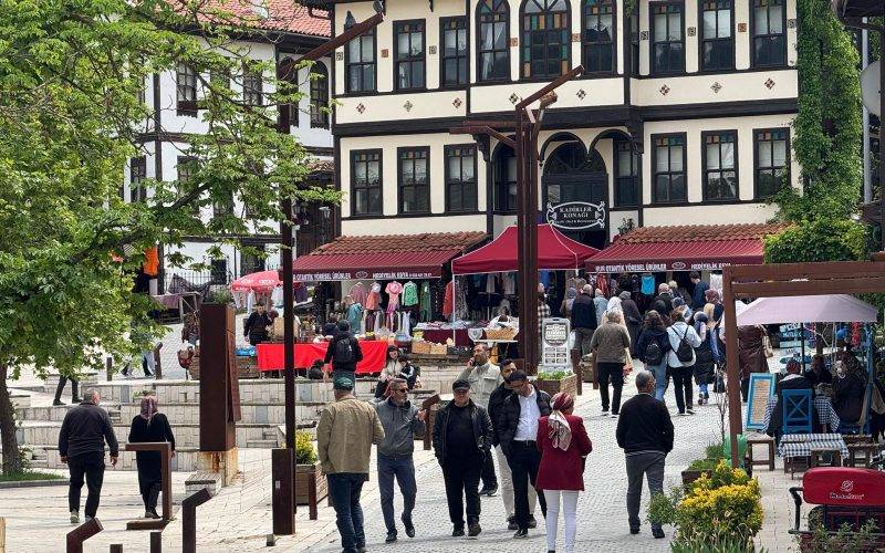 Sakarya'nın Birleşmiş Milletler'den ödüllü Taraklı ilçesinde bayram tatili yoğunluğu