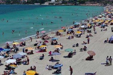 Bayram tatilinde Çeşme'de güzel sezonun ilk sinyalleri geldi