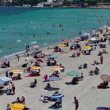 Bayram tatilinde Çeşme'de güzel sezonun ilk sinyalleri geldi