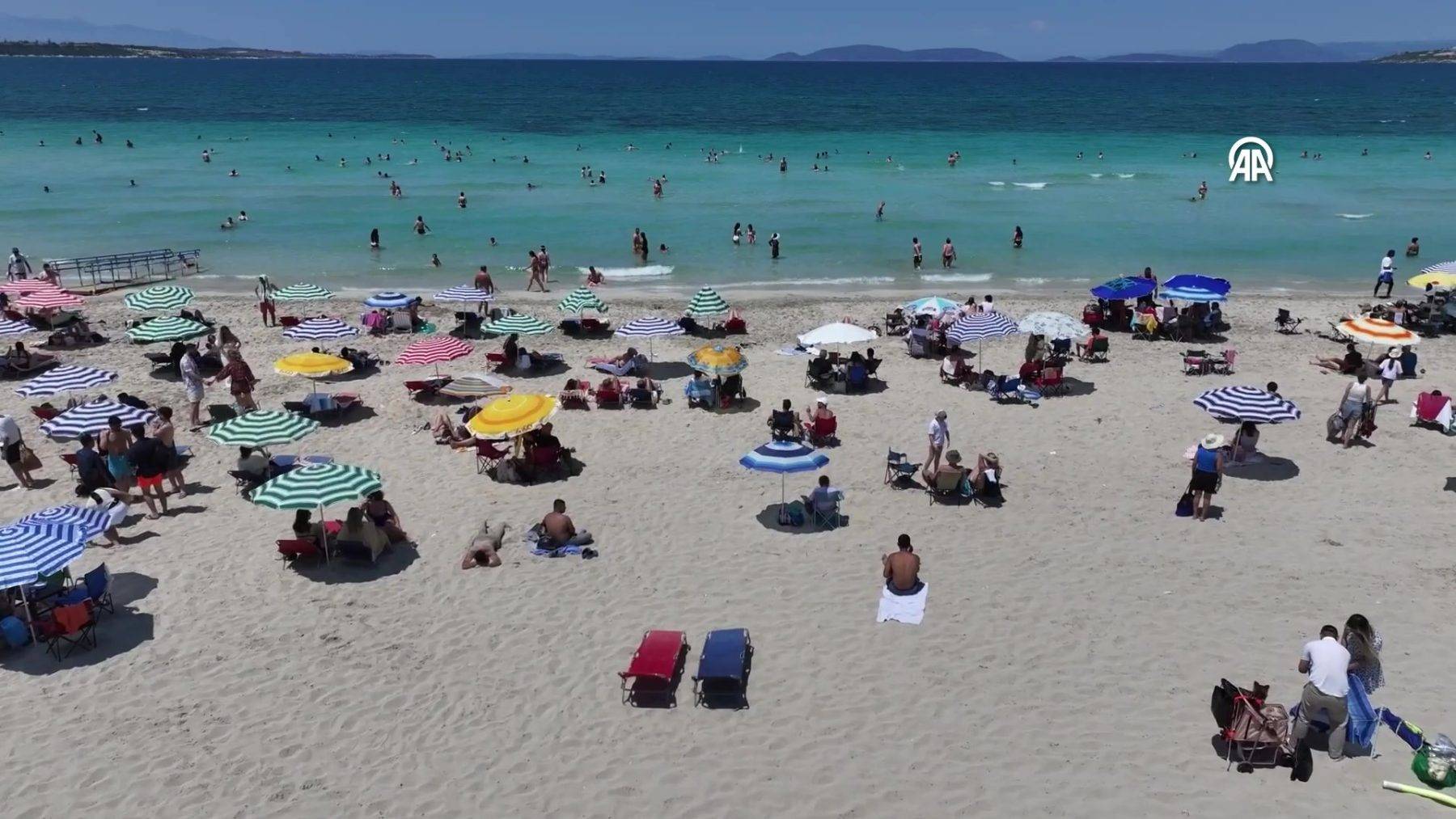 Bayram tatilinde Çeşme'de güzel sezonun ilk sinyalleri geldi