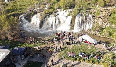 Van'ın mest eden güzelliği, ziyaretçilere adeta bayram hediyesi oldu