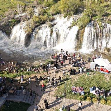 Van'ın mest eden güzelliği, ziyaretçilere adeta bayram hediyesi oldu