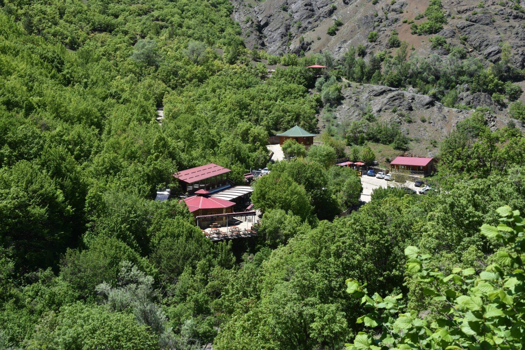 40 noktadan akan şelale: Gümüşhane'nin doğa harikasına ziyaretçi akını